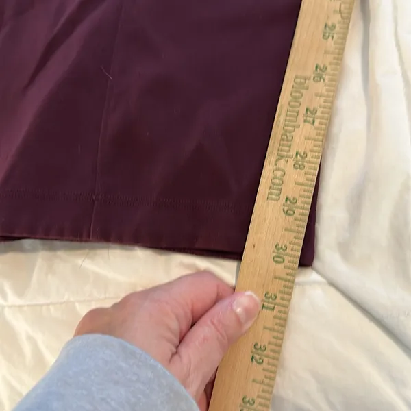 Lululemon On the Right Track Relaxed fit Pant Burgandy/ Wine size 10. - Image 14