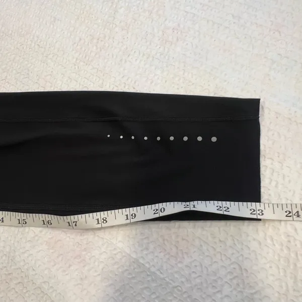 Lululemon fast and free leggings in black reflective size 6 - Image 7