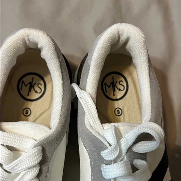 Elegant Women's Sneakers in White, Gray, and Black - Image 8