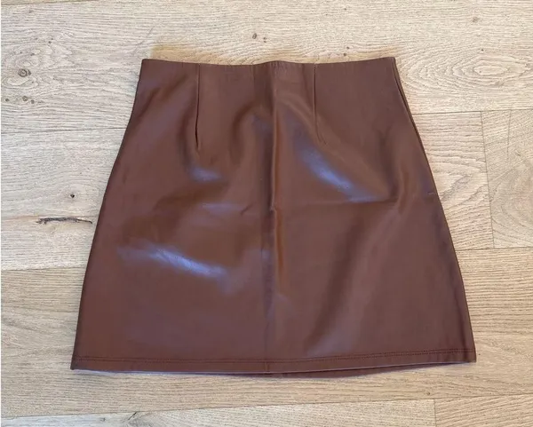 Good American - Faux Leather Side Zip Mini Skirt In Brown - Image 3