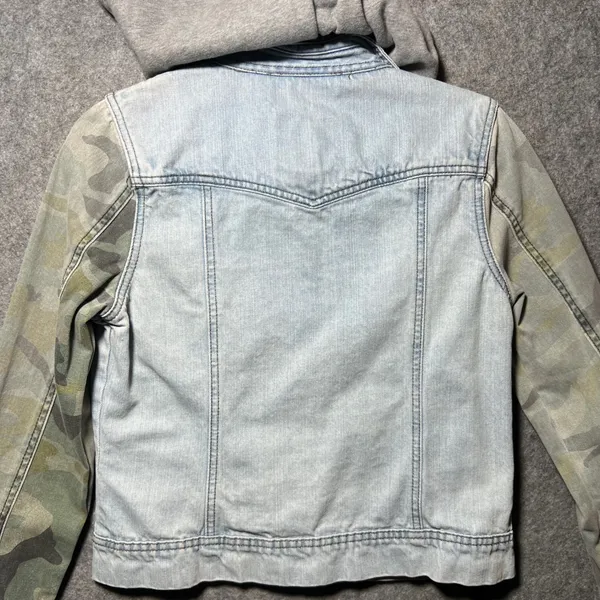 Billabong Womens Denim Jacket Camo Sleeve Hooded Distressed Light Wash Medium - Image 9