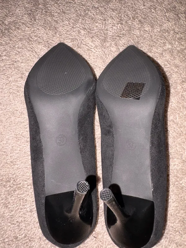 Black heels Size 6.5 - Image 3