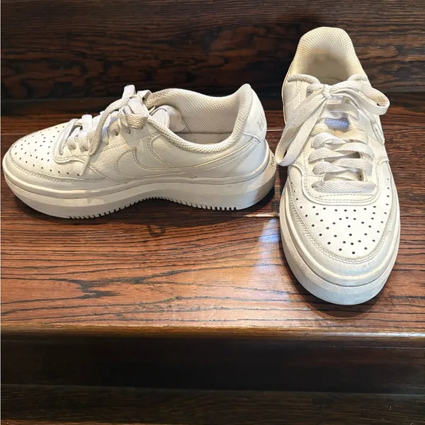 Nike Women's Air Force 1 Platform Sneaker Shoes in size 6 - Image 2