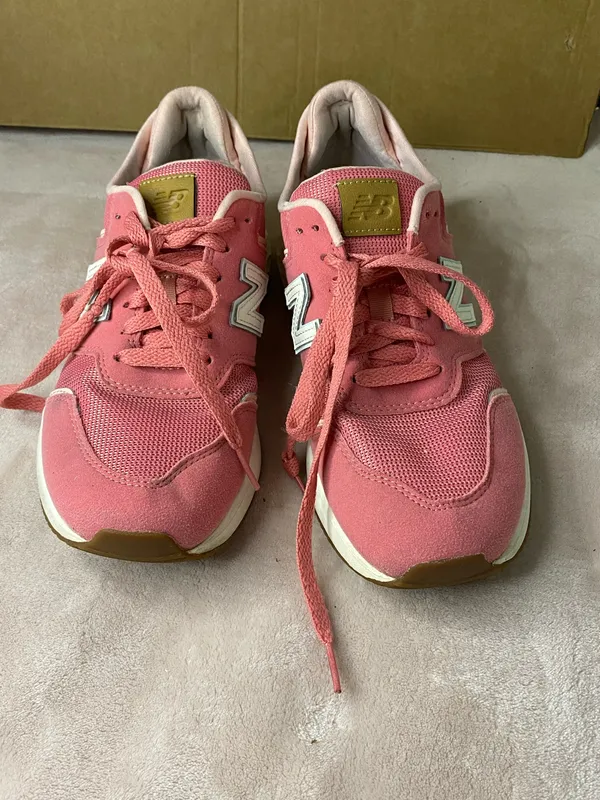 New Balance Fresh Foam Sneakersk Womens size 8 - Image 2