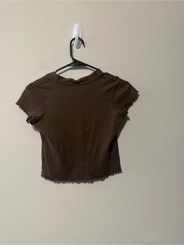 Brandy Melville Paige ruffle crop short sleeve shirt brown one size - Image 3