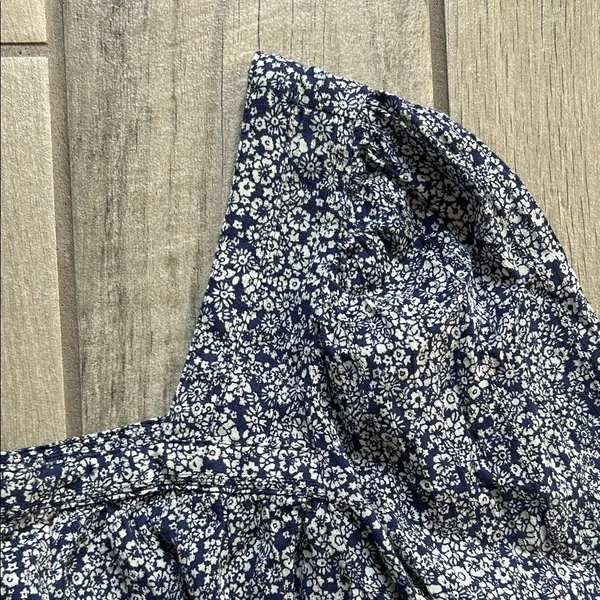 Universal Threads Navy Floral Blouse - Image 3