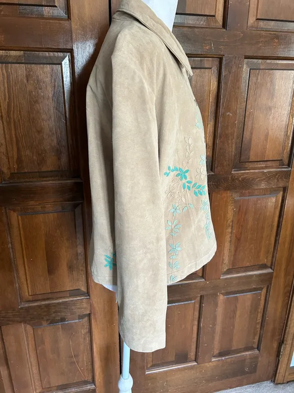 Coldwater Creek Women's L Tan‎ Genuine Suede 100% Leather Jacket Floral Applique - Image 3