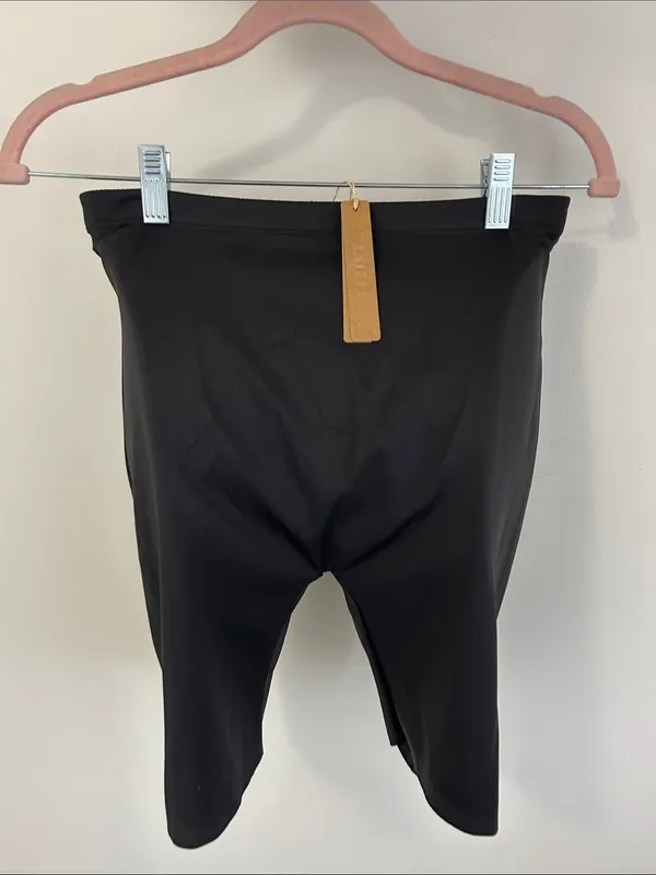 Skims Body Hip Shaping Mid Thigh Short Onyx - Image 5