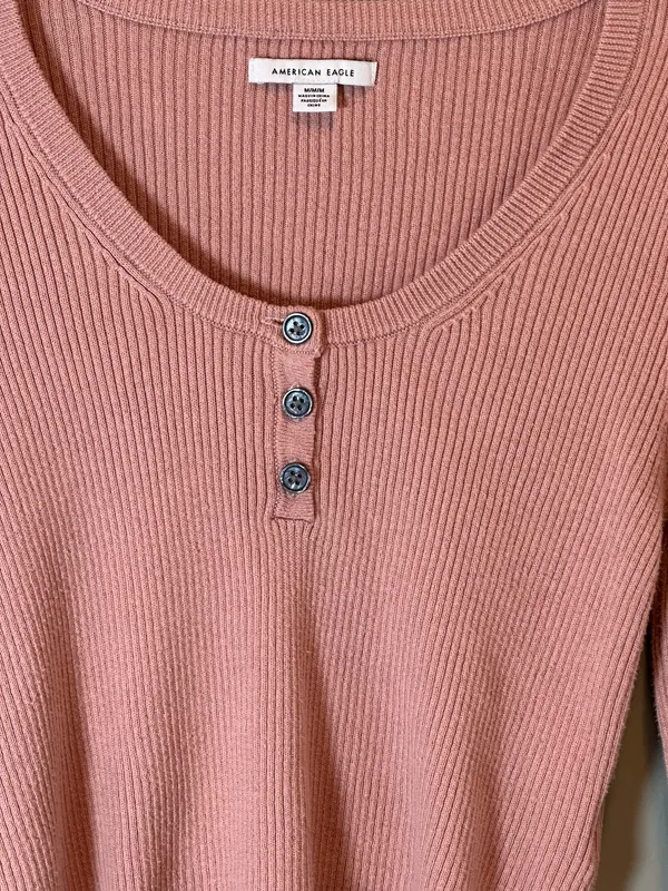 American Eagle Dusty Rose Ribbed Henley Crop Top Size M - Image 3