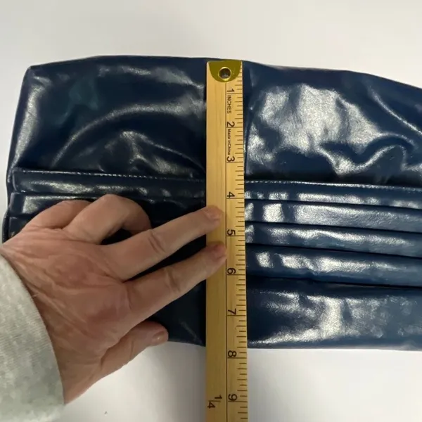 Vintage Valerie Barad blue leather crossbody handbag. - Image 10