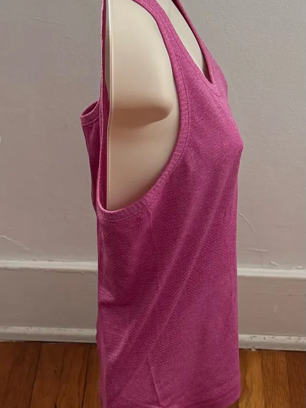 Lululemon Swiftly Tech Raceback Pink Performance Tank Top, size 4 athletic gym - Image 7
