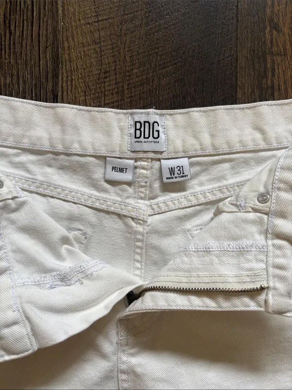 BDG White Distressed Denim Cutoff Shorts Pelmet Women’s Size W 31 - Image 5