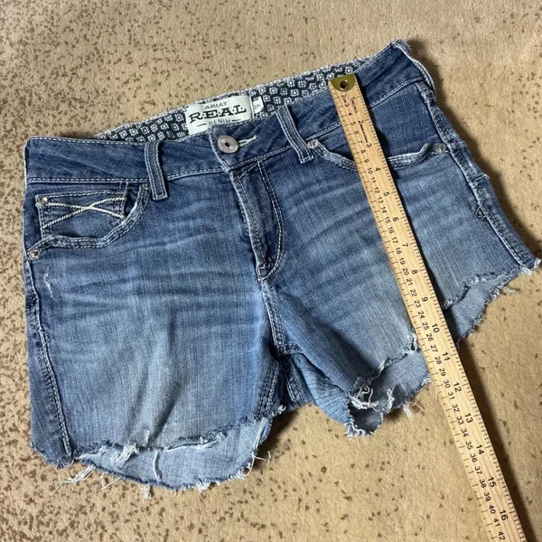 Ariat REAL Denim‎ Shorts Womens 29 Raw Hem Embroidered Western Cutoffs - Image 2