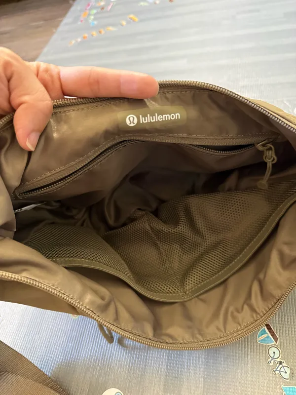 Lululemon olive green slouchy sling bag 6L - Image 5