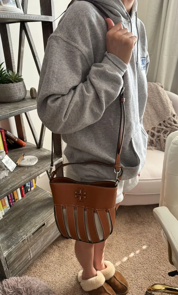 Tory Burch Small McGraw Die cut Bucket bag - Image 6