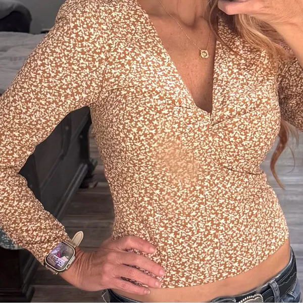 Abercrombie and Fitch Long Sleeve Twist Front Blouse in Light Brown Size‎ Small - Image 11