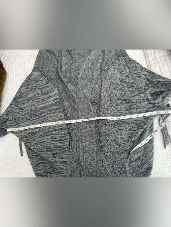 Lululemon Women's Breeze Easy Cardigan Wrap Sweater Gray Size XS / S Oversized - Image 8