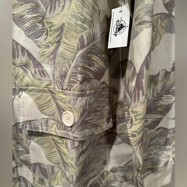 NWT Disney Parks Tropical Polynesian Resort Spirit Jersey Button Up S - Image 4