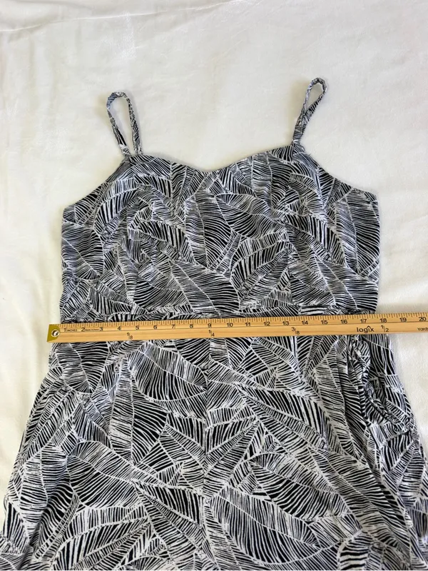 Old Navy Black & White Printed Cropped Jumpsuit - Image 7