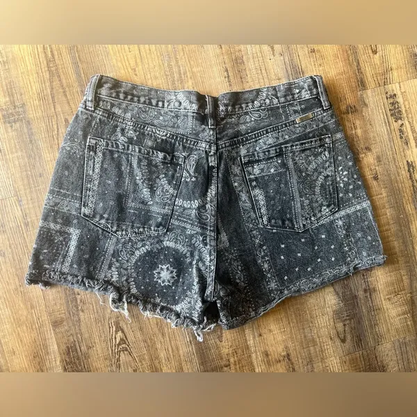 KanCan Black Jean Shorts Distressed Size 30 - Image 3