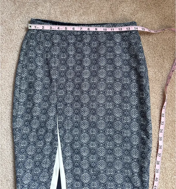 LTD Navy & White Patterned Pencil Skirt. Size 4 - Image 5