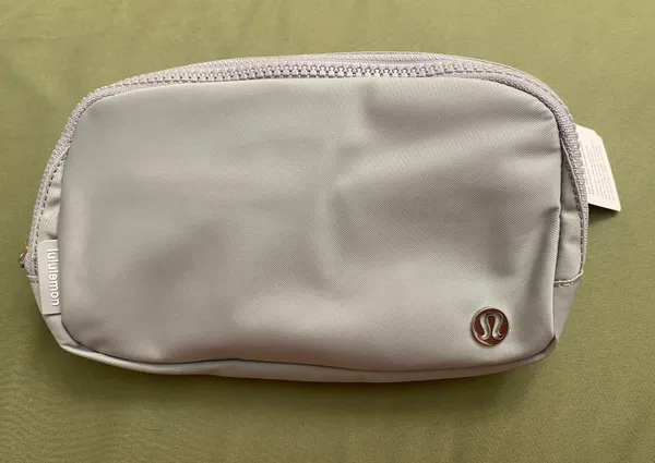 Lululemon Everywhere Belt Bag - Image 2