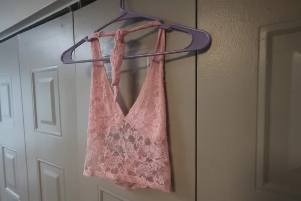 Shein lacey halter cropped tank sleeveless top in light baby pink size xs extra small. - Image 2
