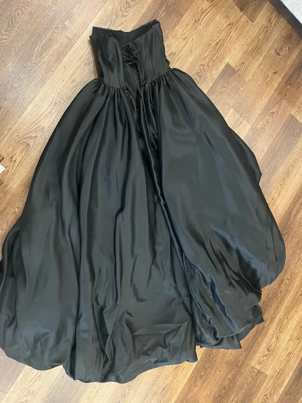 Sherri Hill Dress size 12 NEW worn for 3 hours Hi/Lo black satin. - Image 5