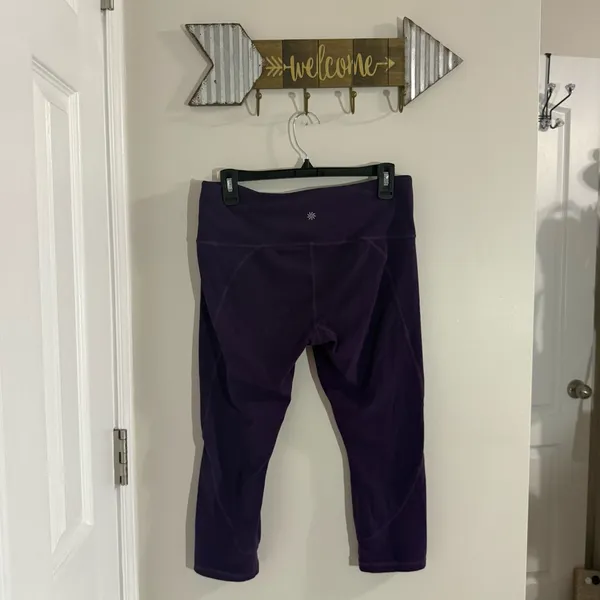 Athleta Purple cropped Leggings size Large 21” inseam - Image 4