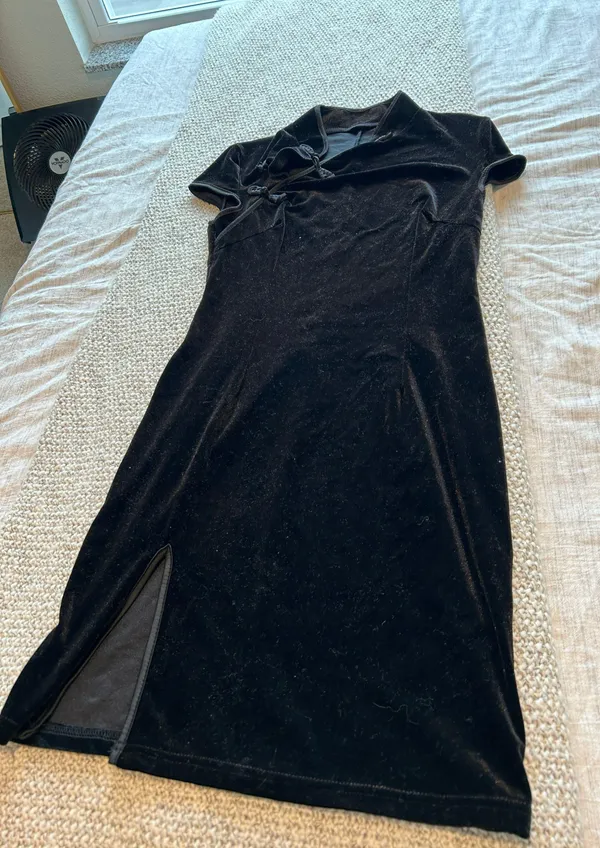 Black Velvet Dress - Image 5