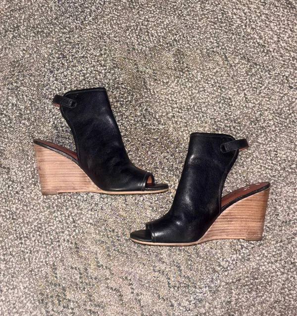 Lucky Brand Risza wedge sandals black leather ankle strap Size 8.5 EUC - Image 7