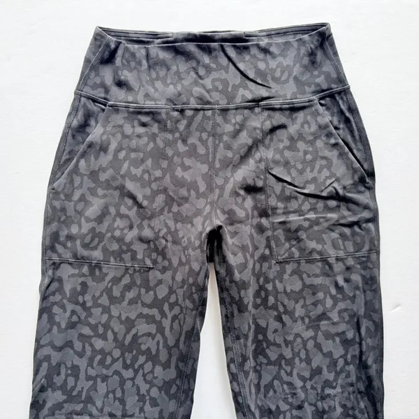 Lululemon Align Jogger Pant 28" Wild Thing Cheetah Camo Deep Coal Size 6 Comfort - Image 4