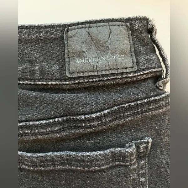 American Eagle Women’s Distressed Black High Rise Shortie Jean Shorts size 8 - Image 8