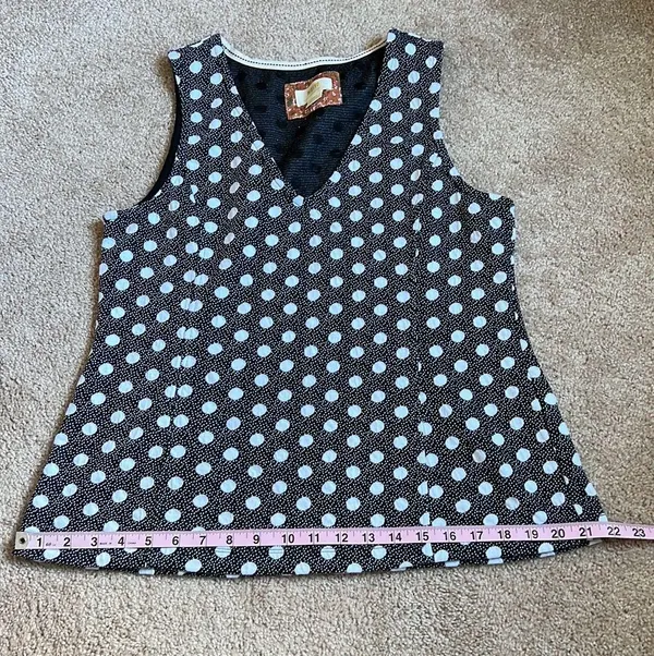 Anthropologie Black Jacquard Polka Dot V Neck Sophisticated Tank. Size L - Image 7