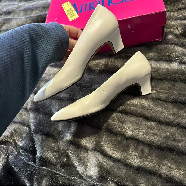 Women's White Kitten Heels Women 6M Westies Classic VTG Point Toe Elegant Prom - Image 3