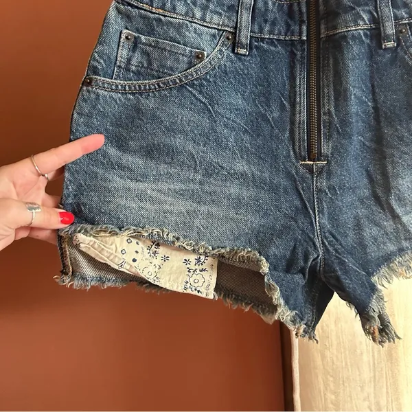 Free People Sunkissed Denim‎ Short Overalls Zip Front Jean Shortalls NEW Size 2 - Image 4