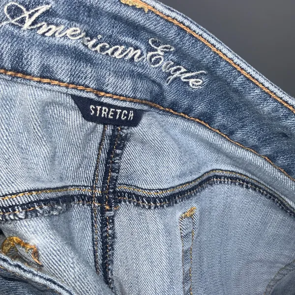 American Eagle Outfitters Light Blue Cropped Artist Ripped Jeans Size 6 - Image 9
