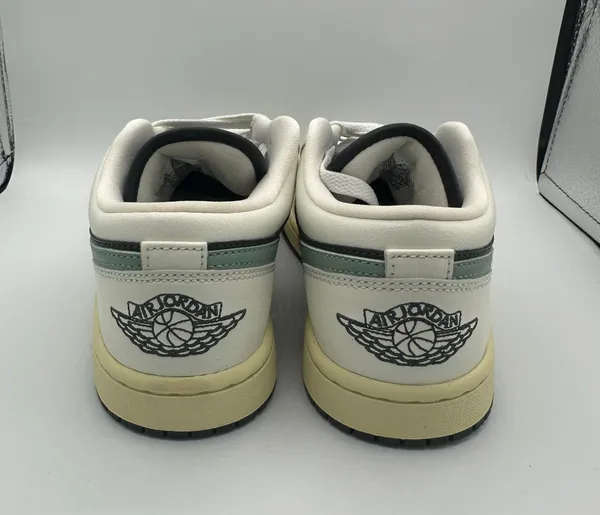 Jordan Air 1 low Wmns “Jade Smoke” size 6.5 women’s - Image 4