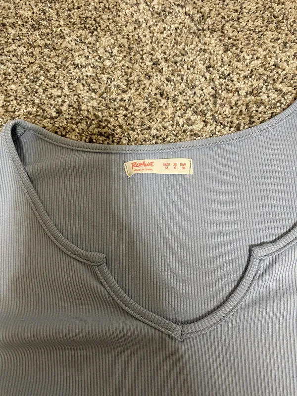 ROMWE Pastel Light Blue Scallop Edge V-Neck Ribbed Knit Bodysuit - Image 4