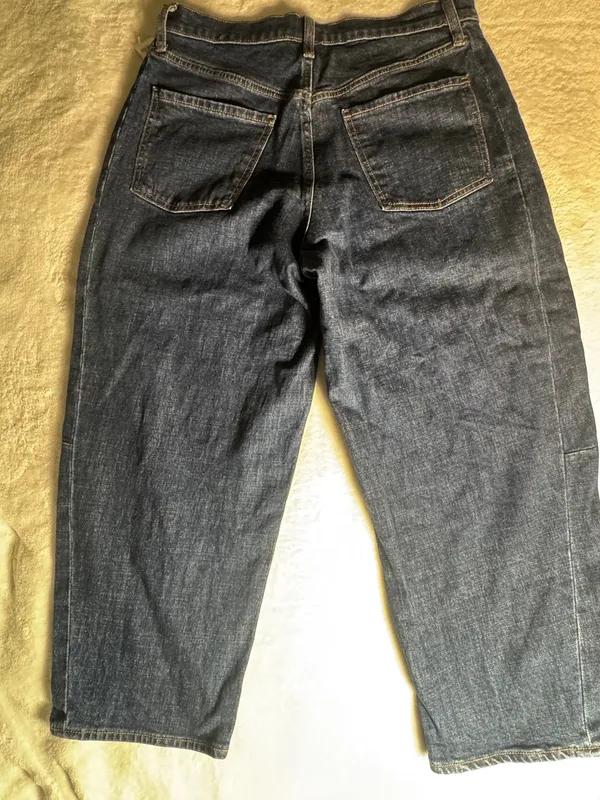 Old Navy High-Waisted Extra-Wide-Leg Barrel Jeans size 8 - Image 5