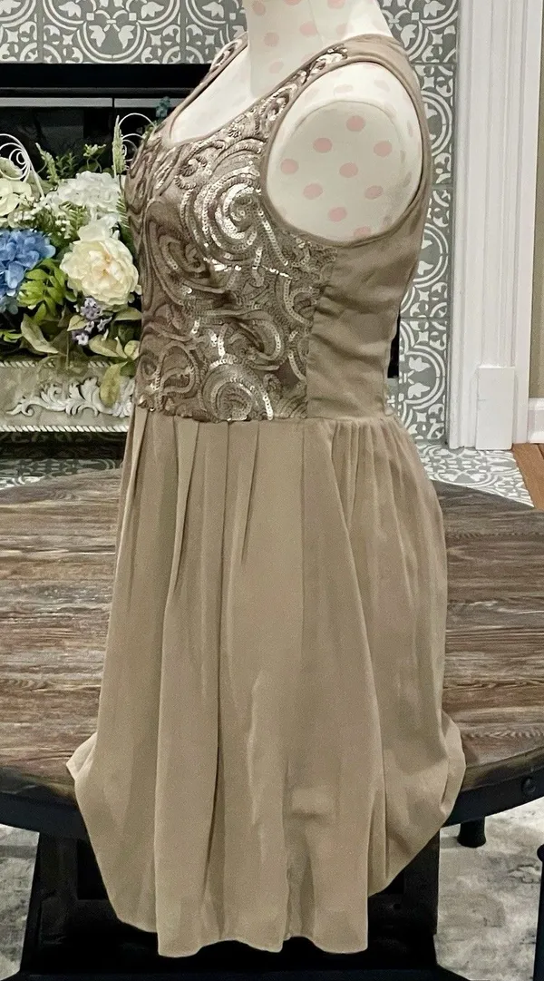 Doe & Rae Boutique Gold Sequin Beaded Sleeveless Cocktail Dress - Small - NWT - Image 6