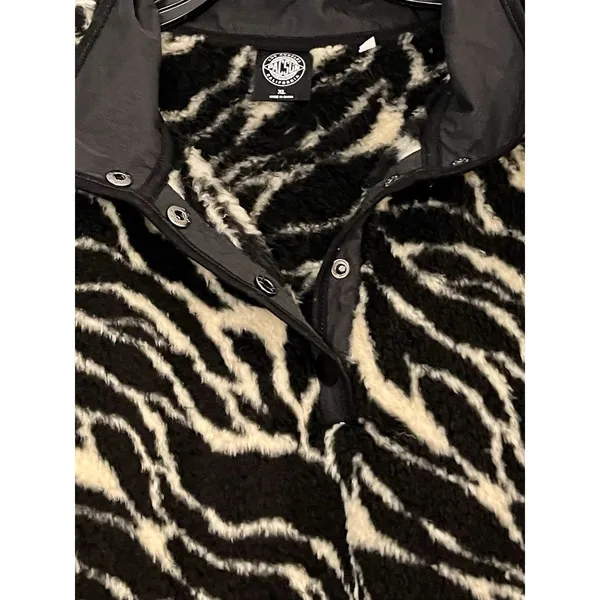 PacSun Zebra Print SzXL Cropped Sherpa Fleece Pullover – Black & Cream - Image 13