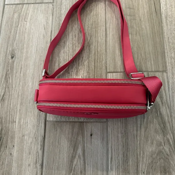 Lululemon wunder puff camera bag - Image 4
