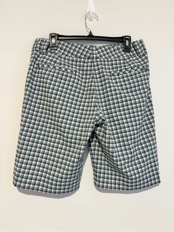 Nike Golf Women’s Plaid bermuda Shorts dri-fit grey Size 10 medium - Image 2