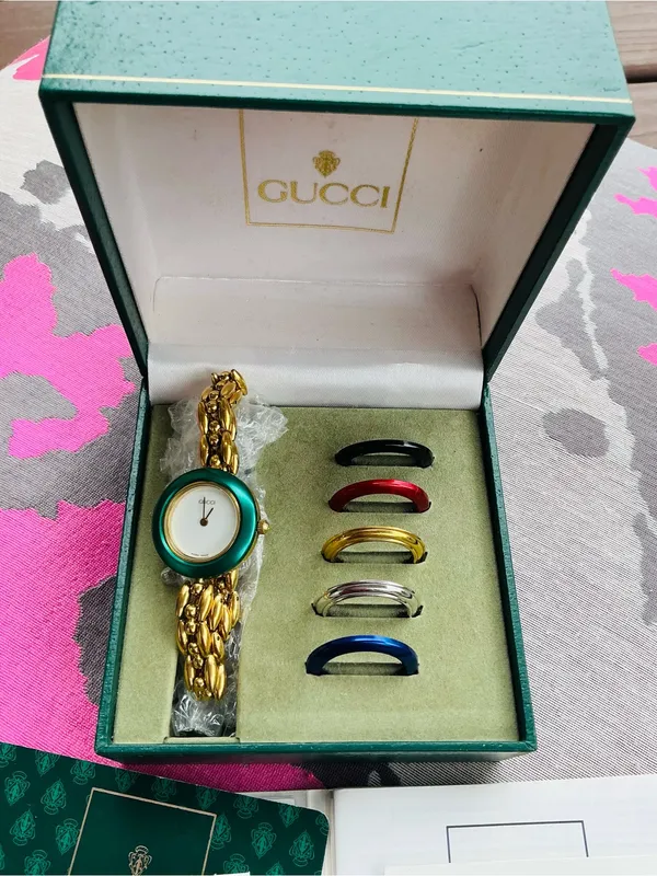 Gucci dressy gold chain Bracelet Watch with Interchangeable Colored Bezels💛💚❤️💙🖤 - Image 6