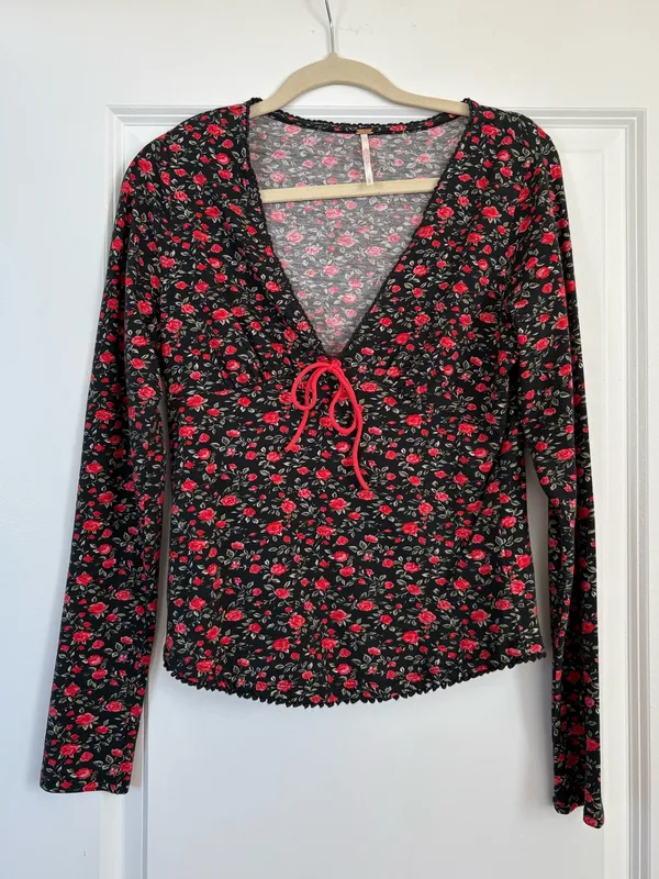 Free People Abundance Long Sleeve Top Black Floral Size Medium NWOT - Image 4