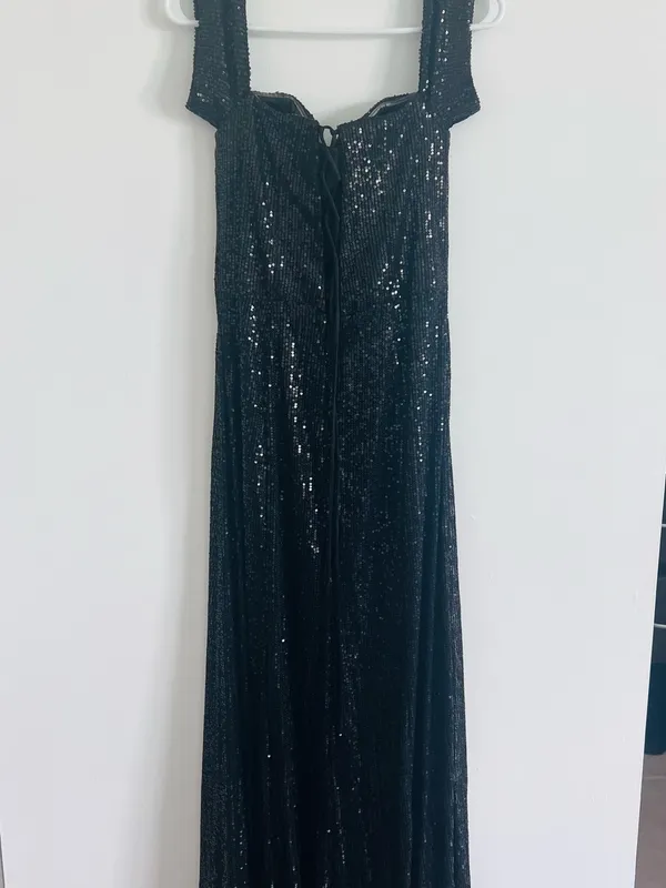 One-Shoulder Black Sequin Evening Gown with Side Slit - Image 5