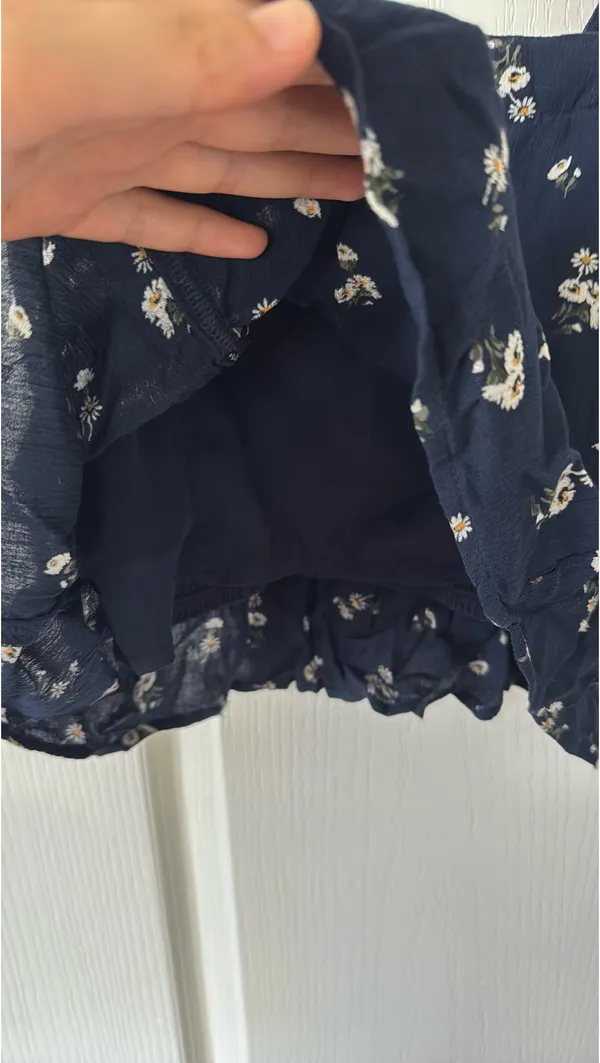 Hollister square neck floral crop top - Image 4