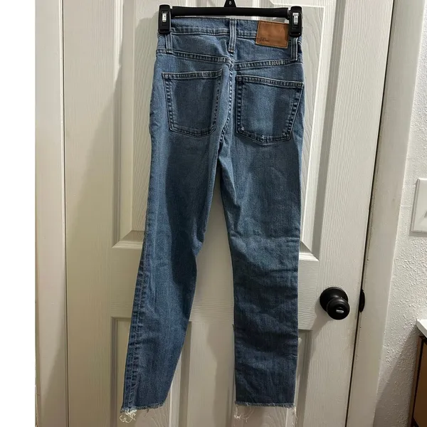 J. Crew Blue Vintage Crop Ankle Length Jeans Structured Cotton Distressed Denim. - Image 3