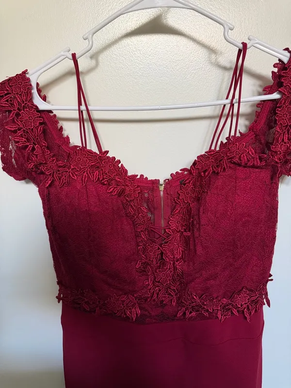 Elegant Red Lace Bodice Sheath Dress - Image 2